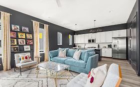 Vibrant Designer House With Roof Deck & Garage Near Dt